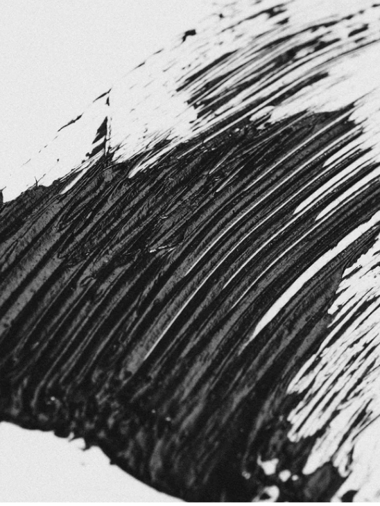 Verlängernde und volumengebende Wimperntusche, vegan