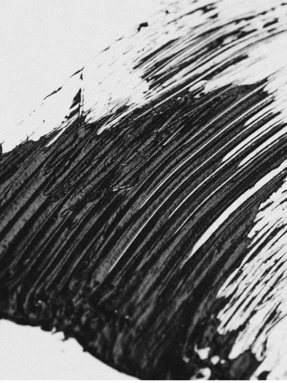 Verlängernde und volumengebende Wimperntusche, vegan
